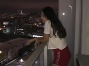 阿拉伯美人色情明星 Saya Karim 吸煙時被她的表哥強制粗暴愛愛